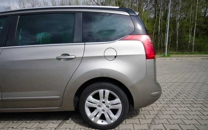 Peugeot 5008 cena 43500 przebieg: 179000, rok produkcji 2016 z Kwidzyn małe 211